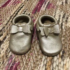 Freshly Picked Platinum Bow Moccasins